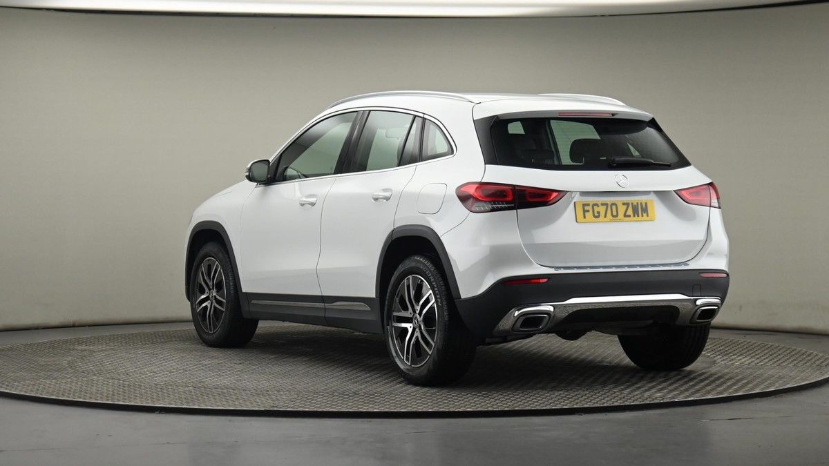 Mercedes-Benz GLA Image 24