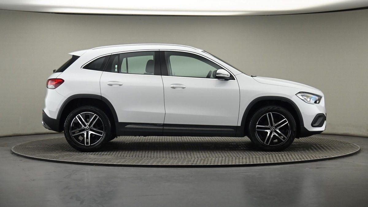 Mercedes-Benz GLA Image 27