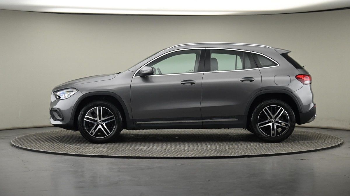 Mercedes-Benz GLA Image 23