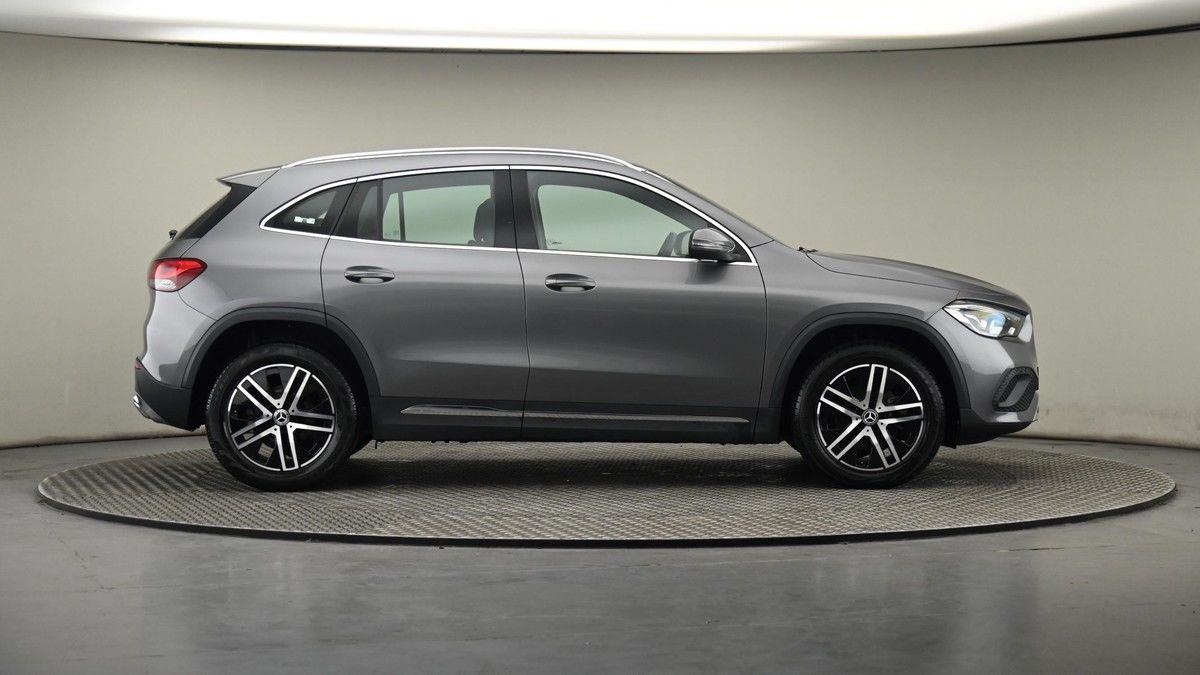 Mercedes-Benz GLA Image 27