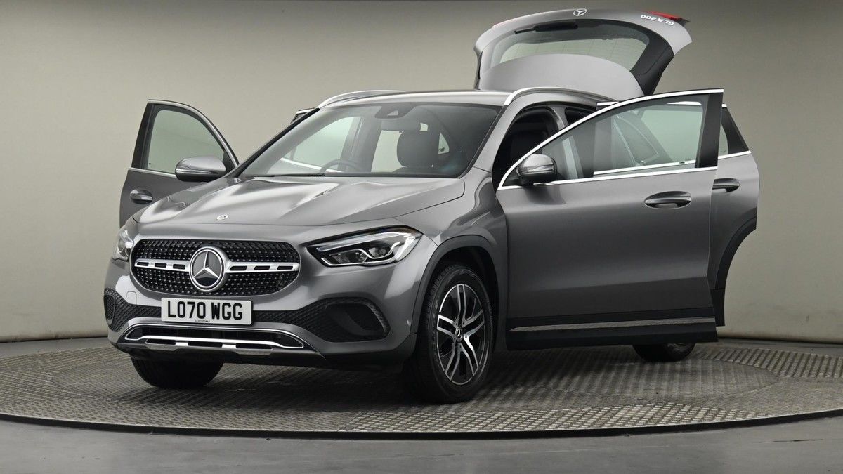 Mercedes-Benz GLA Image 28