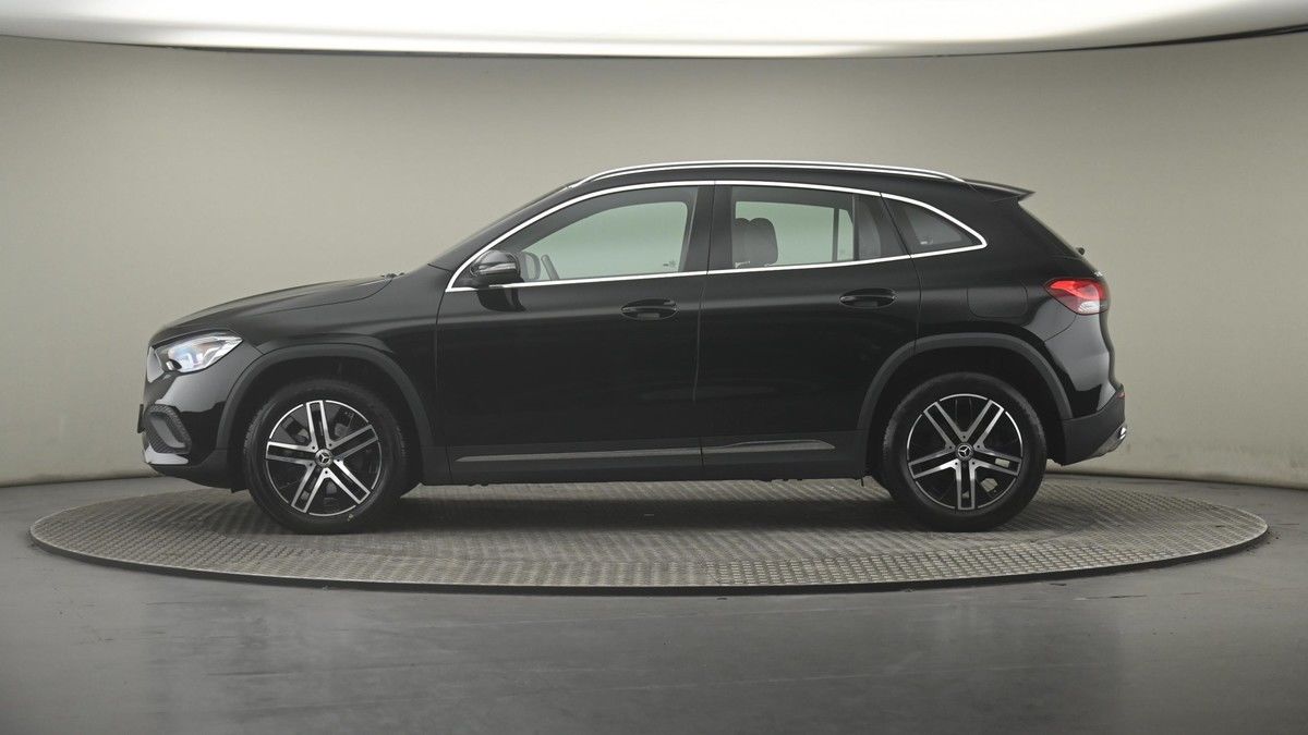 Mercedes-Benz GLA Image 23