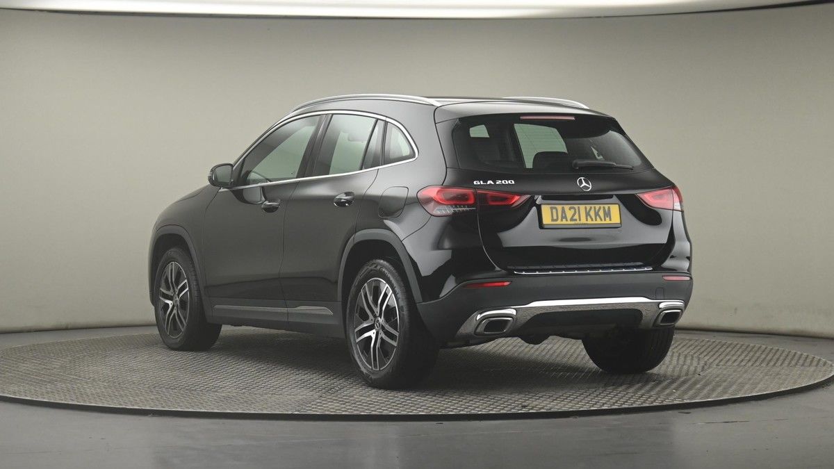 Mercedes-Benz GLA Image 24