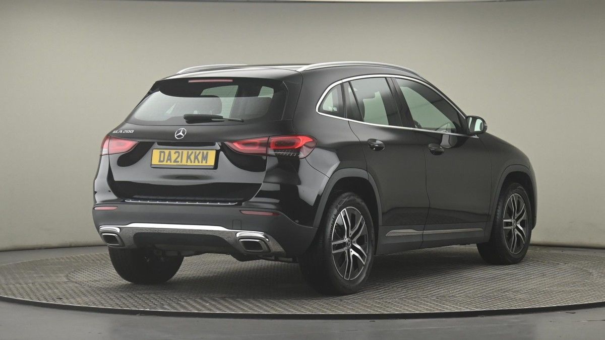 Mercedes-Benz GLA Image 26