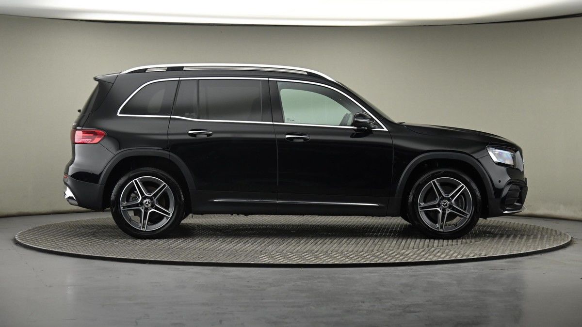 Mercedes-Benz GLB Image 26