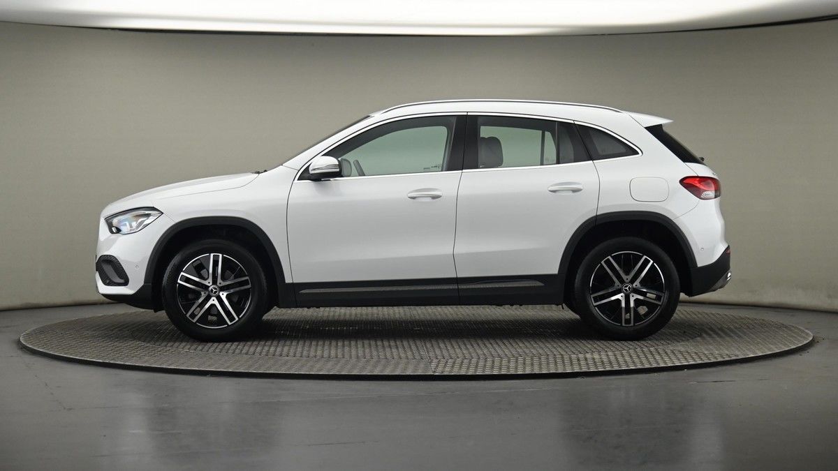 Mercedes-Benz GLA Image 23