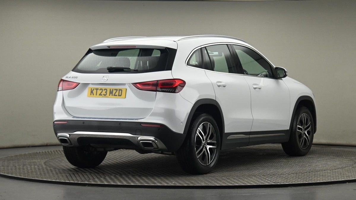 Mercedes-Benz GLA Image 26