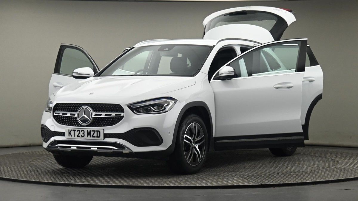 Mercedes-Benz GLA Image 28