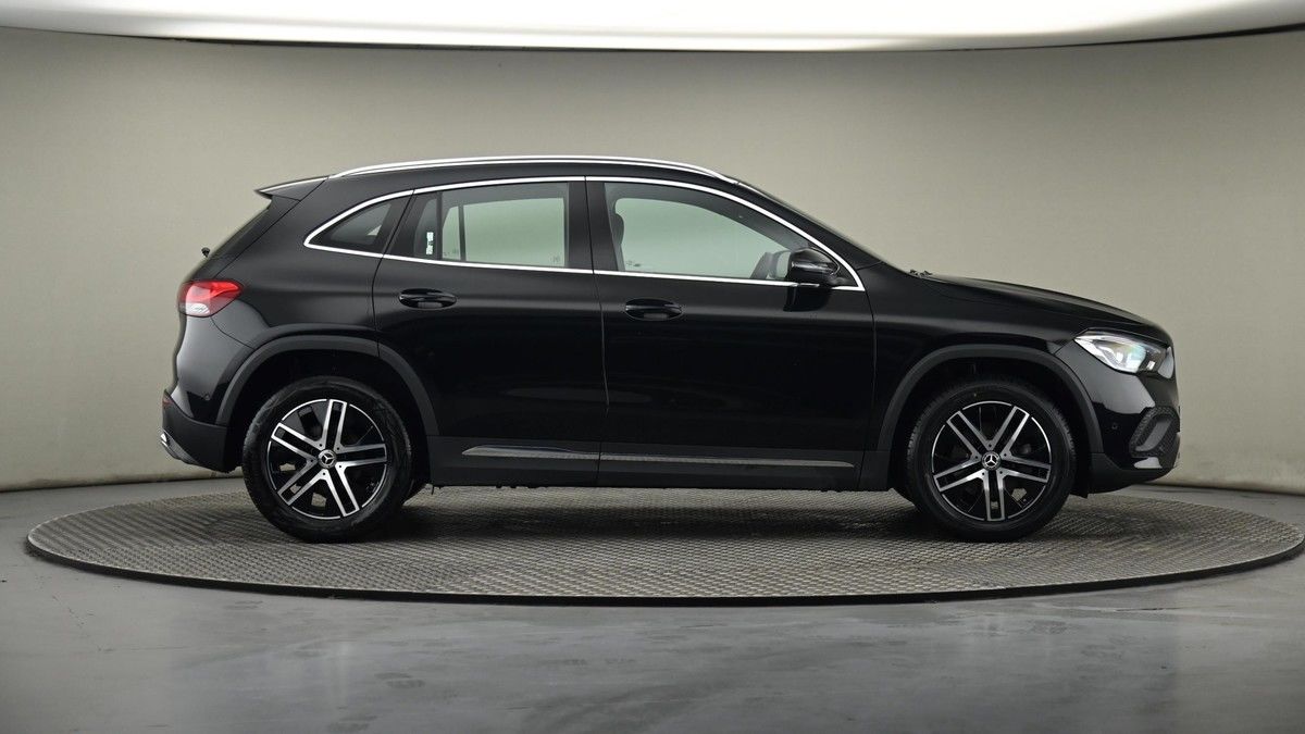 Mercedes-Benz GLA Image 26