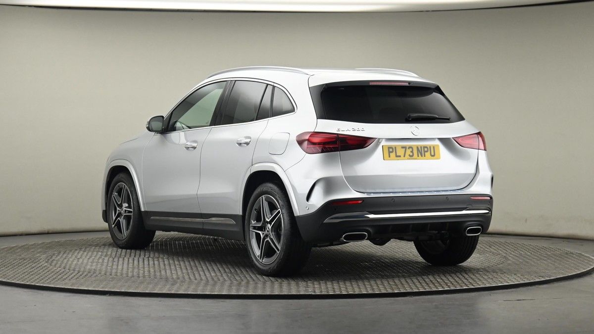 Mercedes-Benz GLA Image 24