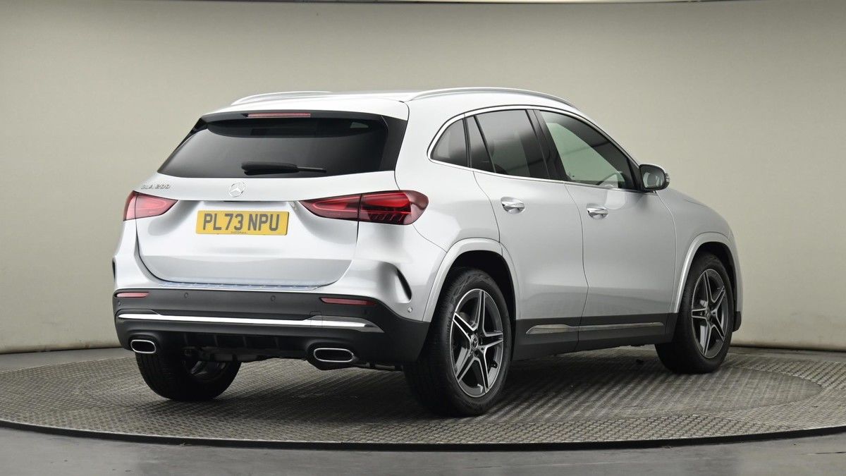 Mercedes-Benz GLA Image 26