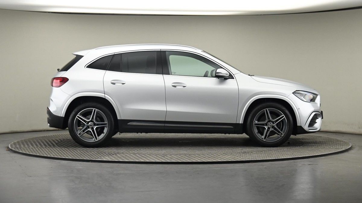 Mercedes-Benz GLA Image 27