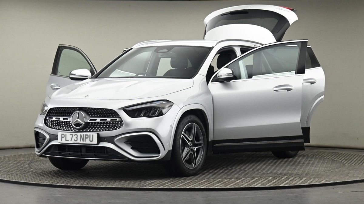 Mercedes-Benz GLA Image 28