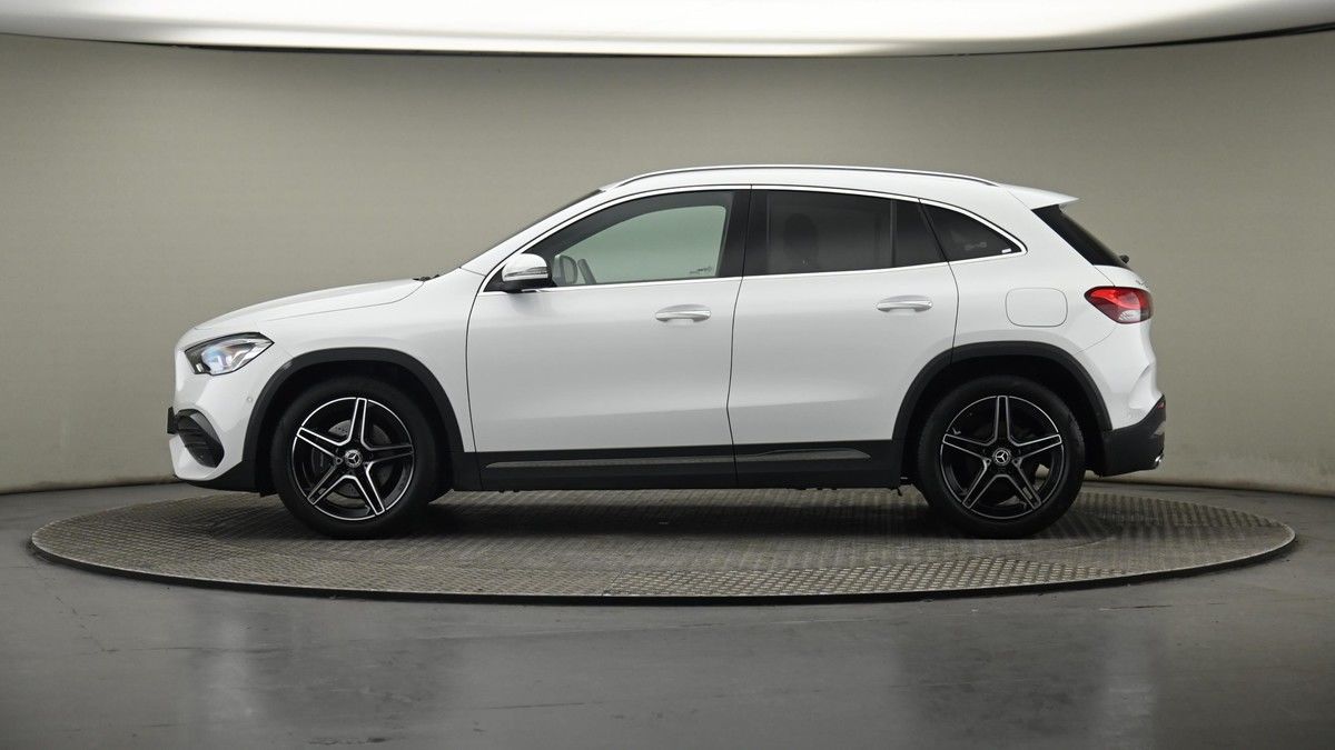 Mercedes-Benz GLA Image 23