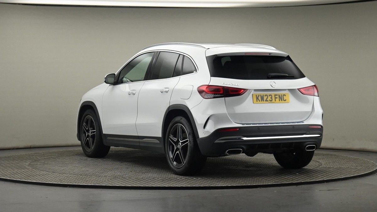 Mercedes-Benz GLA Image 24