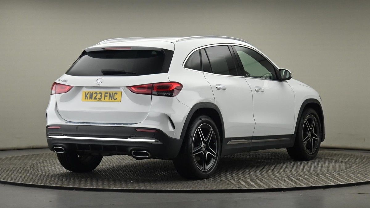 Mercedes-Benz GLA Image 26