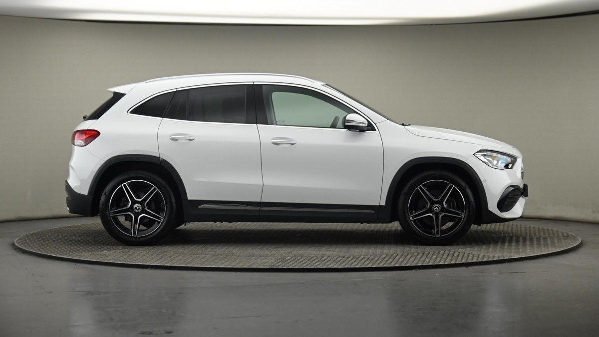 Mercedes-Benz GLA Image 27