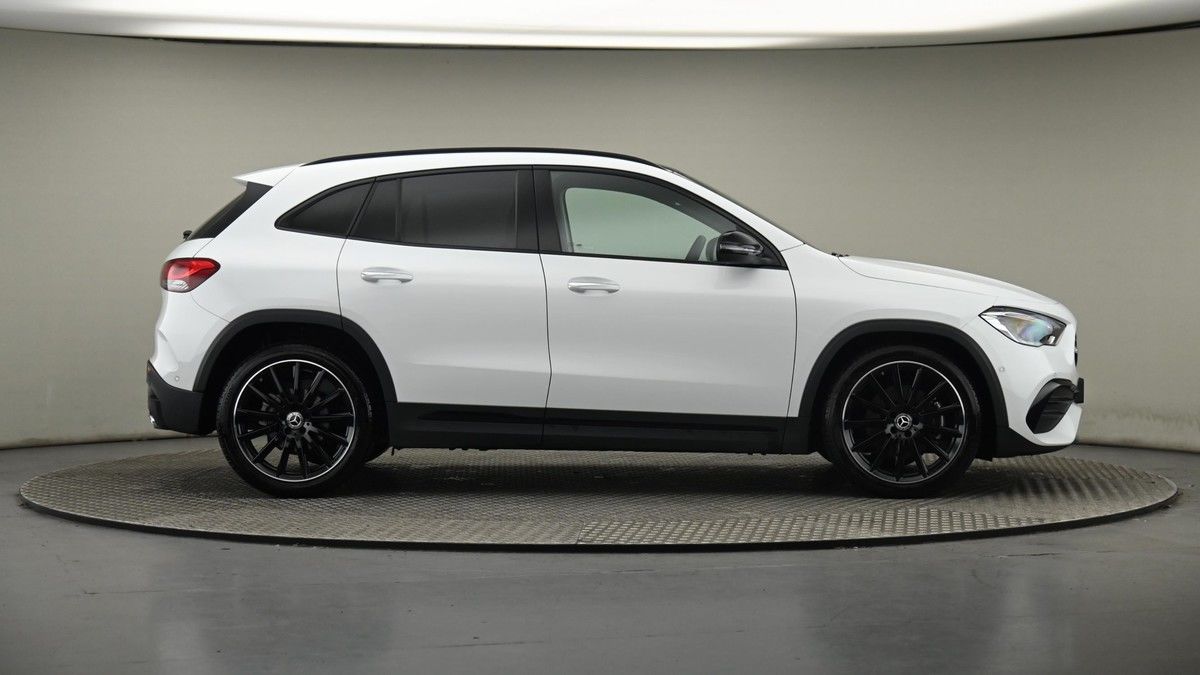 Mercedes-Benz GLA Image 27