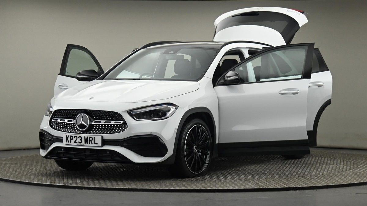 Mercedes-Benz GLA Image 28