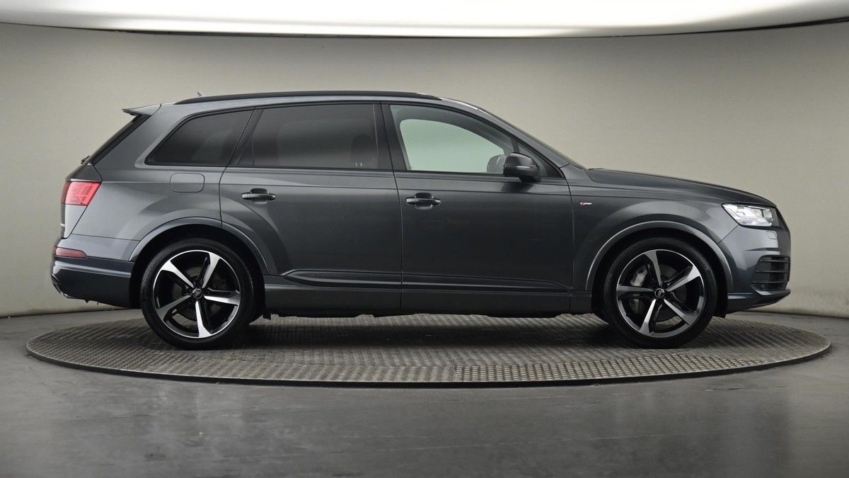 More views of Audi Q7