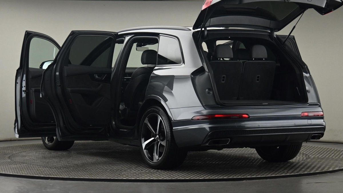 More views of Audi Q7