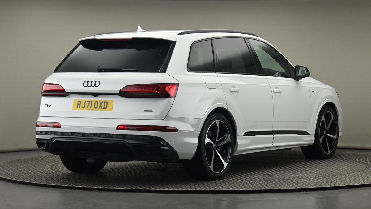 More views of Audi Q7