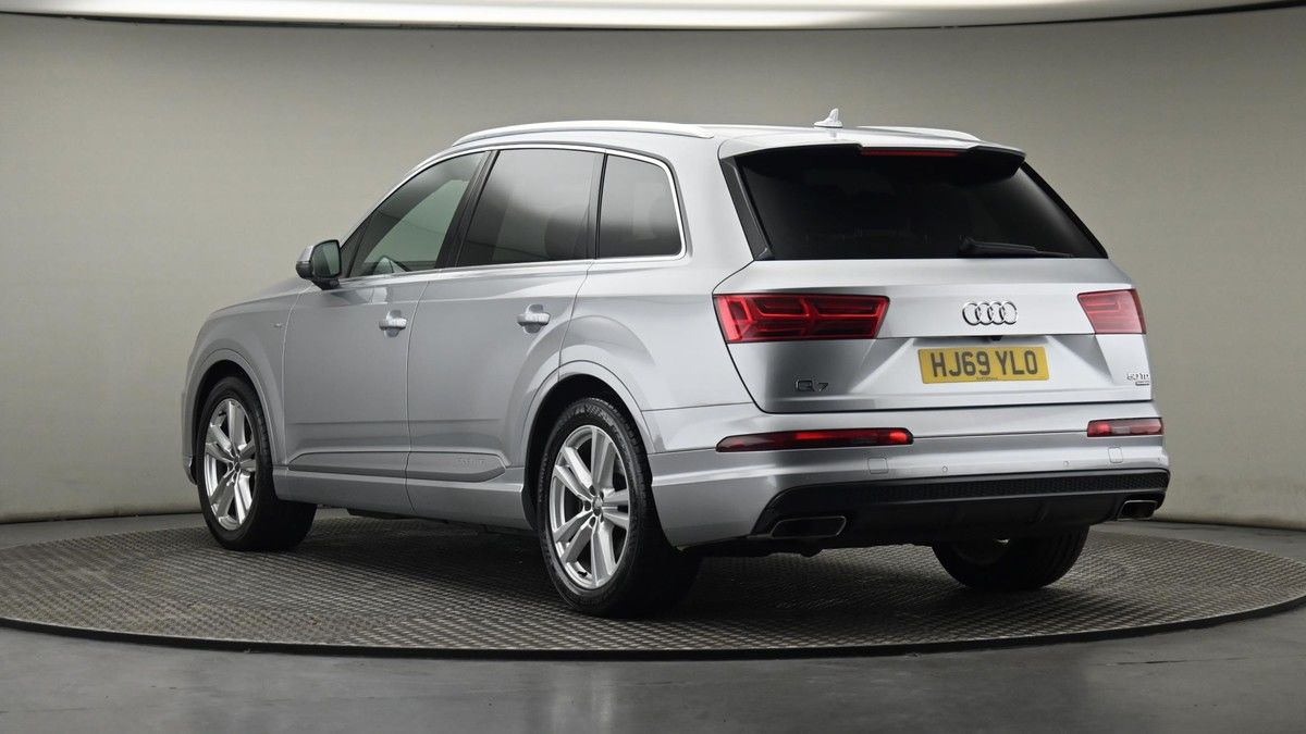 Audi Q7 Image 24