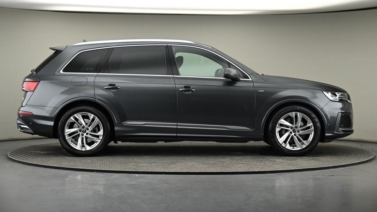 More views of Audi Q7