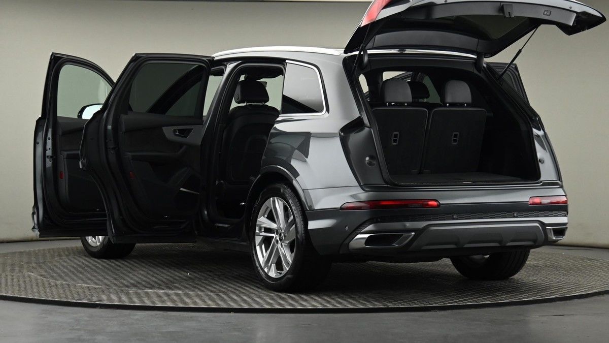 More views of Audi Q7