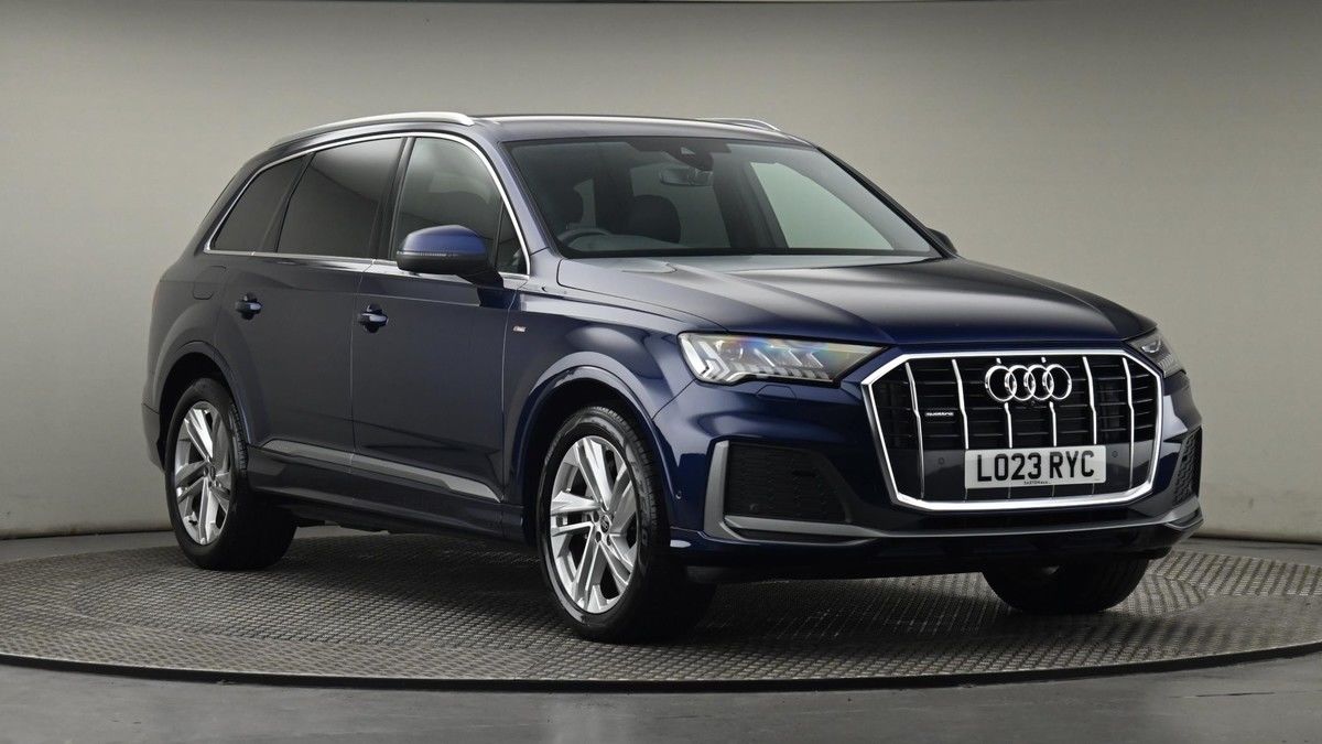 Audi Q7 Sticky Header Image