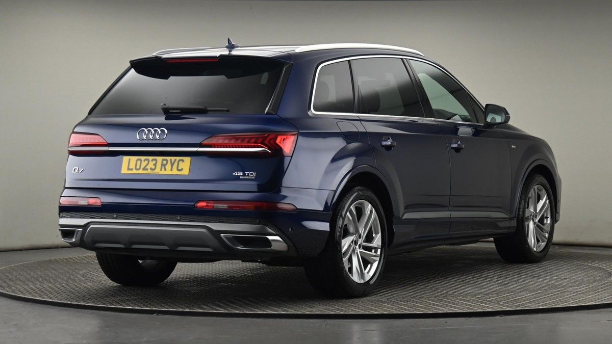 More views of Audi Q7