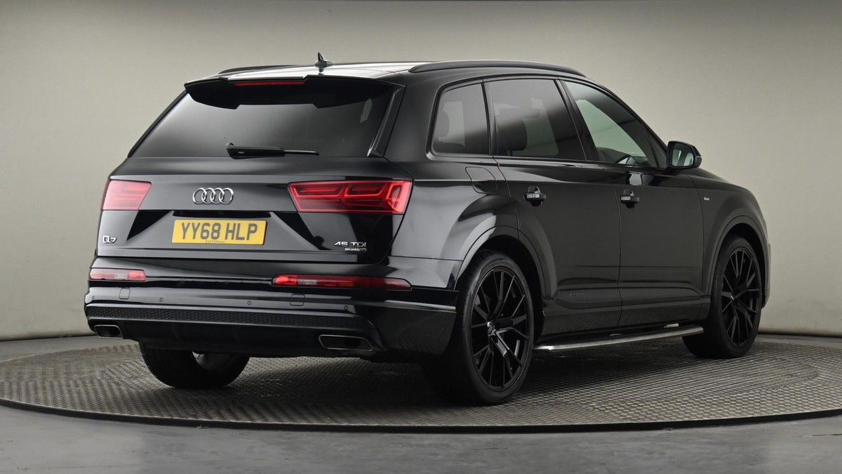 More views of Audi Q7