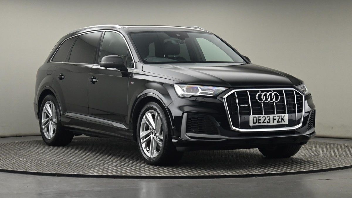 Audi Q7 Sticky Header Image