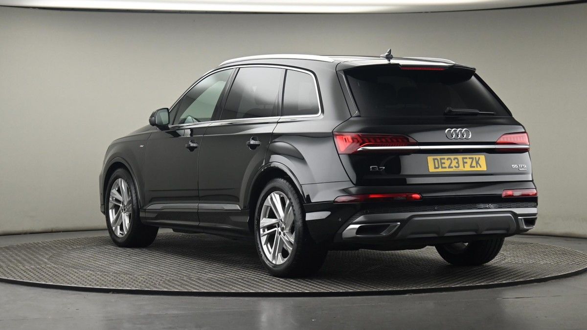 More views of Audi Q7