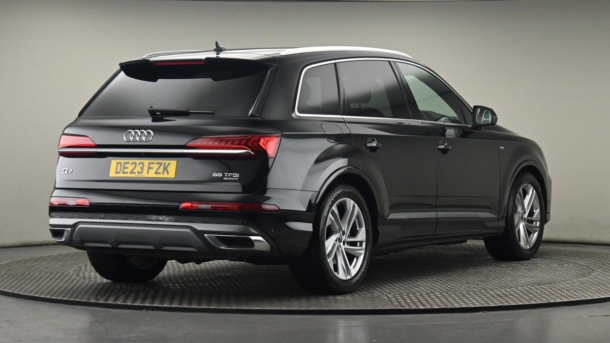 More views of Audi Q7