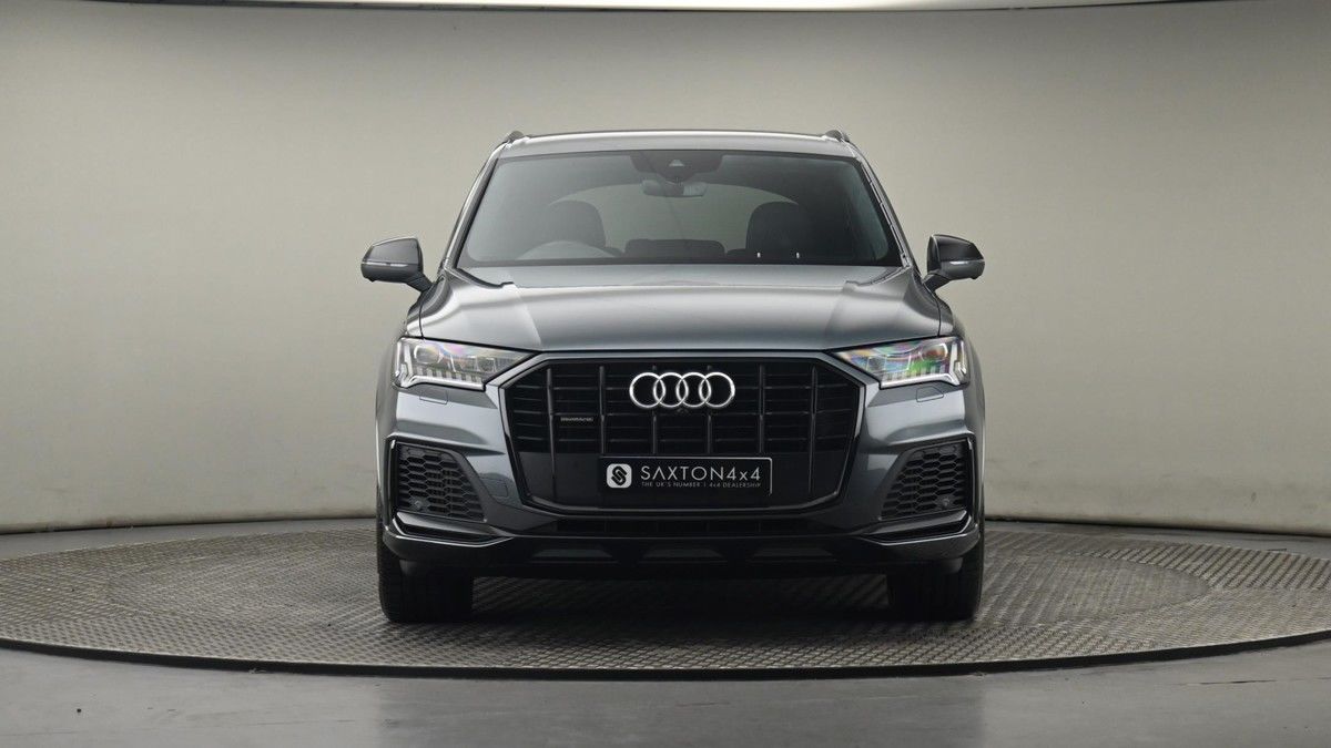 More views of Audi Q7