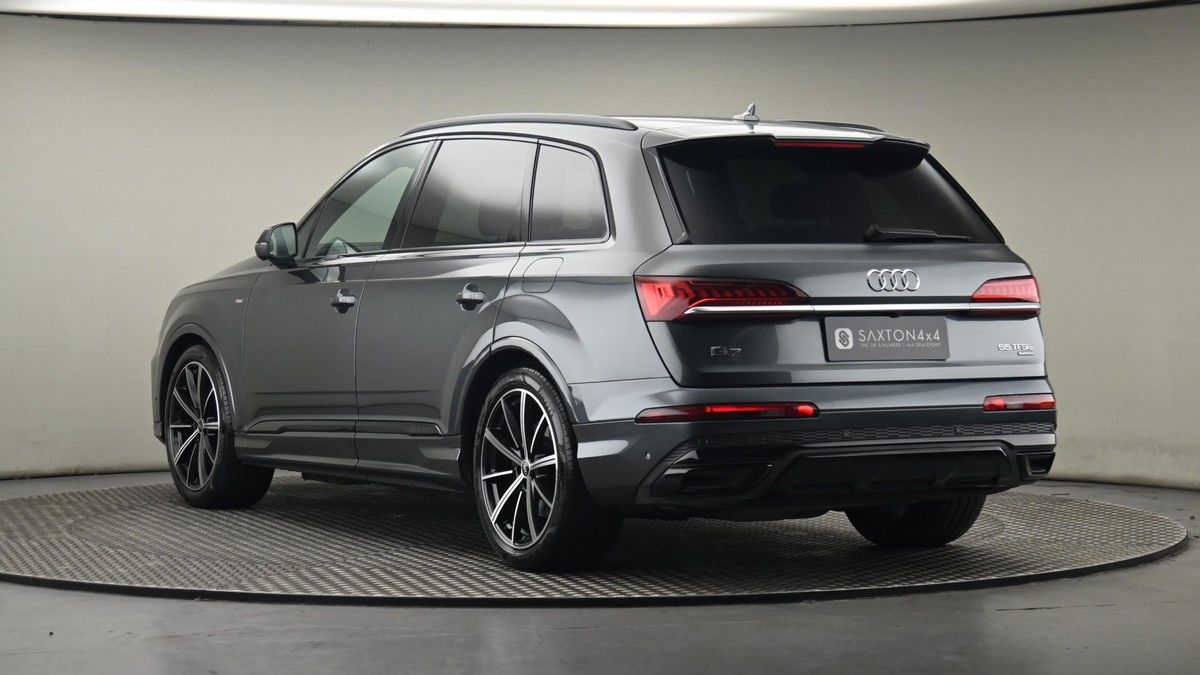 More views of Audi Q7