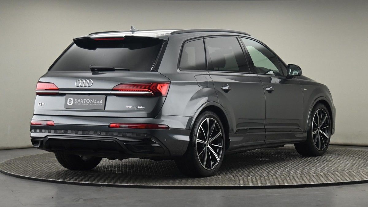 More views of Audi Q7