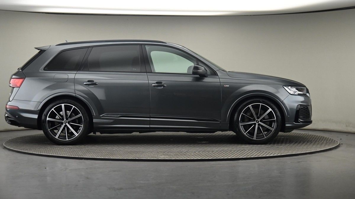 More views of Audi Q7