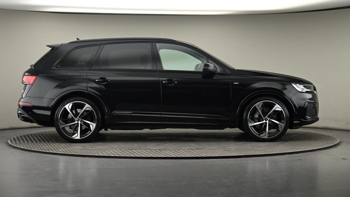 More views of Audi Q7