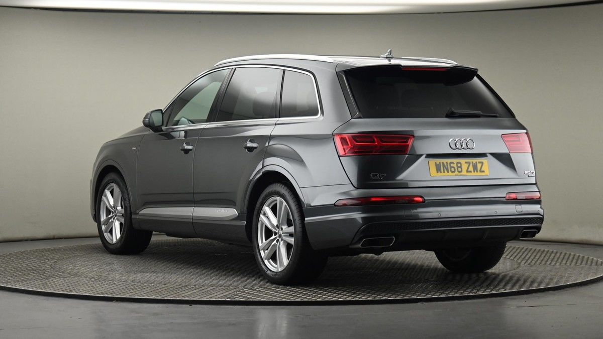 More views of Audi Q7