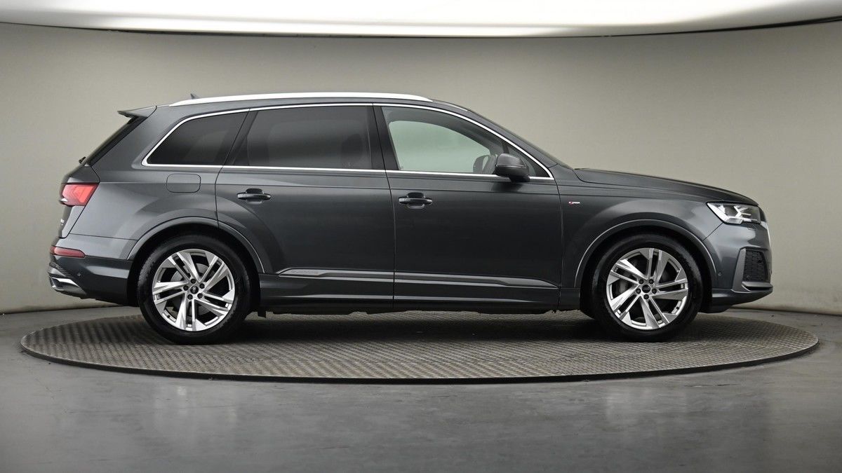 More views of Audi Q7