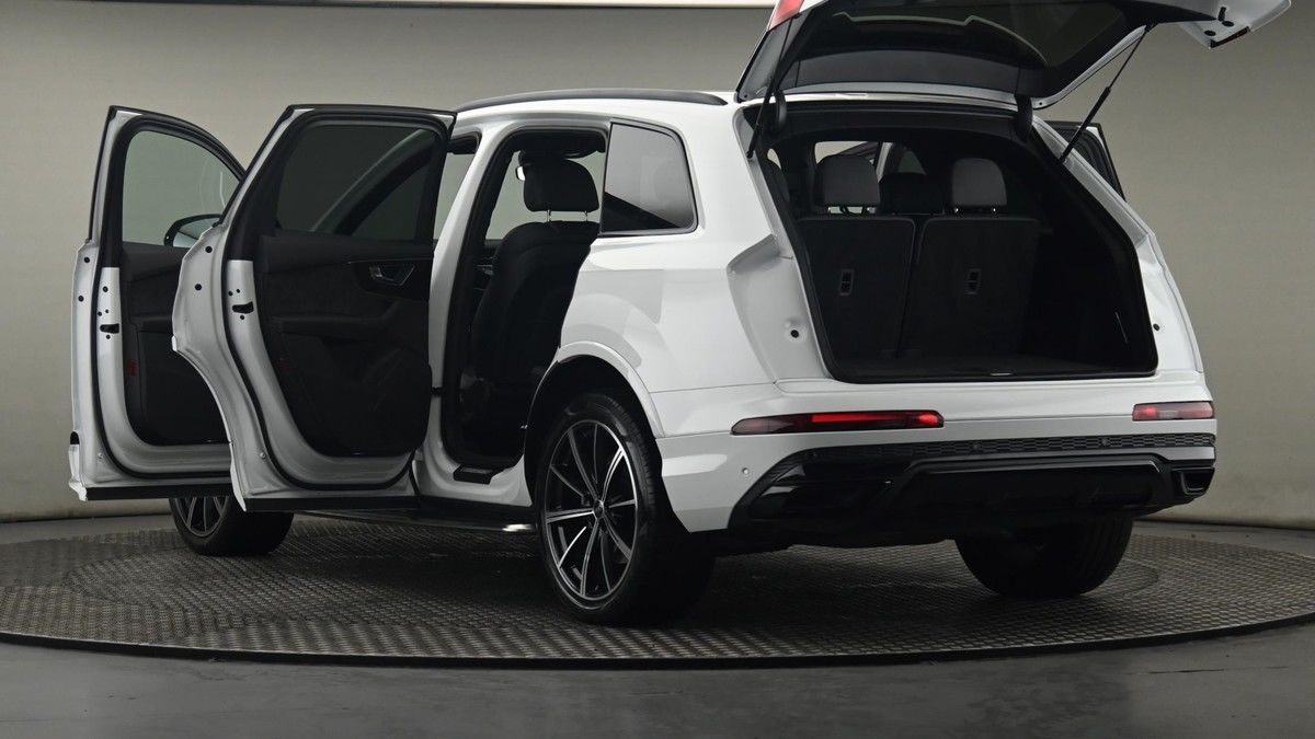 More views of Audi Q7