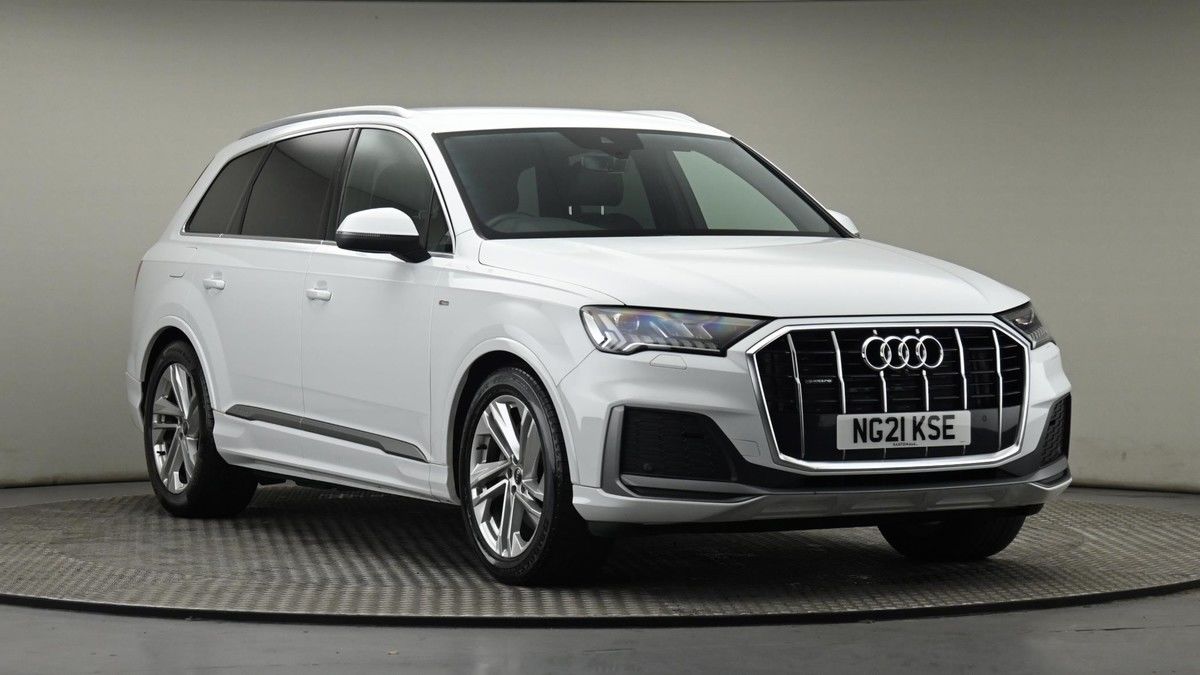 Audi Q7 Sticky Header Image