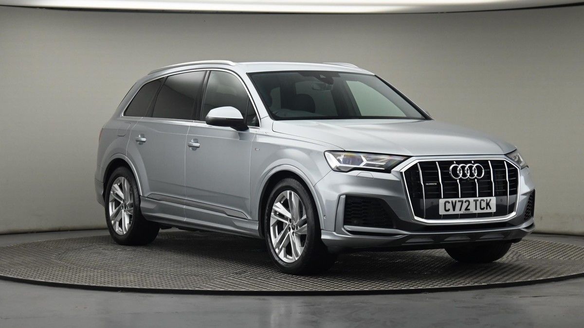 Audi Q7 Sticky Header Image