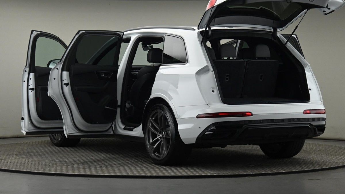 More views of Audi Q7