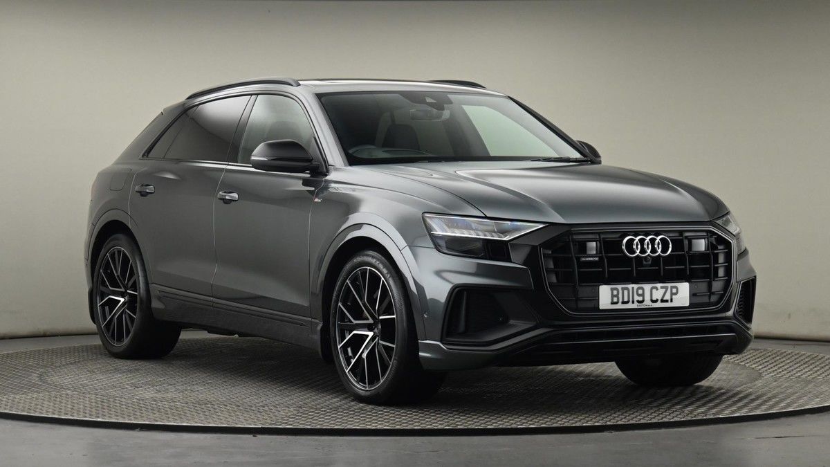 Audi Q8 Sticky Header Image