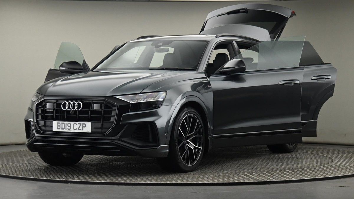 More views of Audi Q8