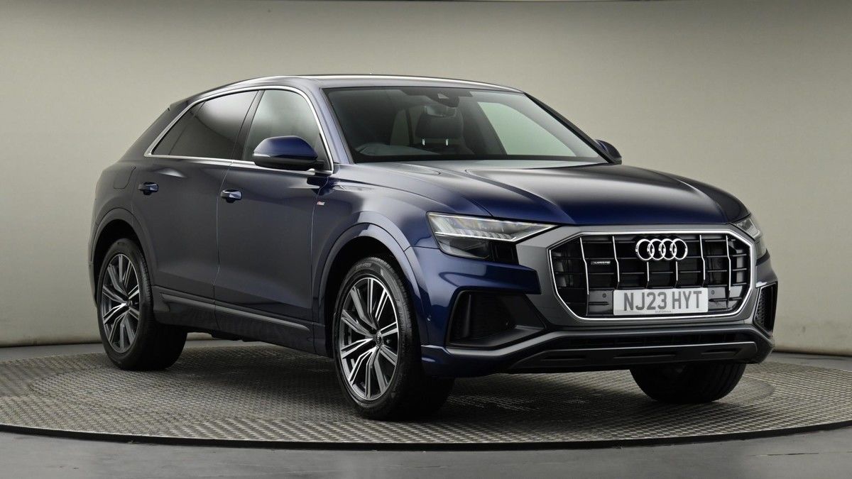 Audi Q8 Sticky Header Image