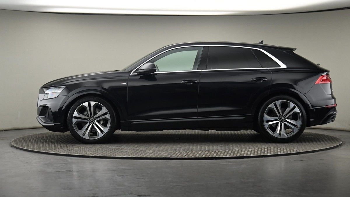 Audi Q8 Image 23